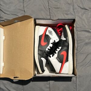 Nike Athletic Shoes Black White Red